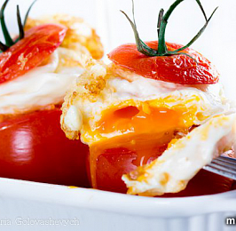 Фаршированные помидоры с яйцами-фри