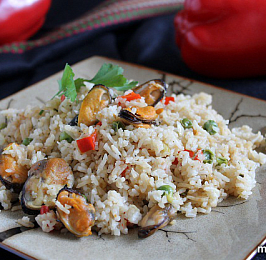 Рис с мидиями и овощами