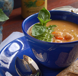 Нутовый крем-суп с миндальным песто