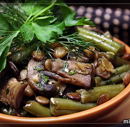 Салат с чечевицей, грибами и фасолью