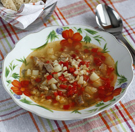 Суп с перловкой и красным перцем