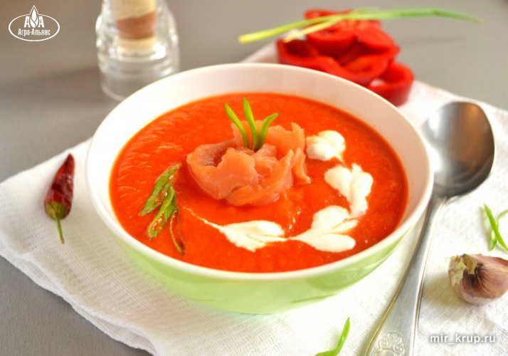 Суп с красной рыбой, томатами и сливками