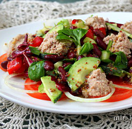 Салат с красной фасолью и тунцом